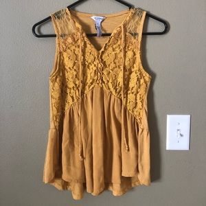 Arizona Jean Co. Yellow Sleeveless Top